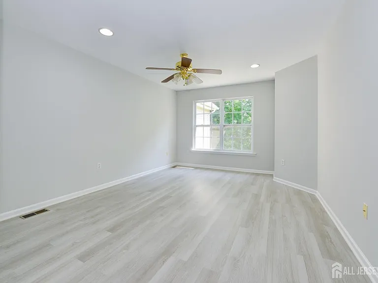 34 Forest Dr — Photo 24