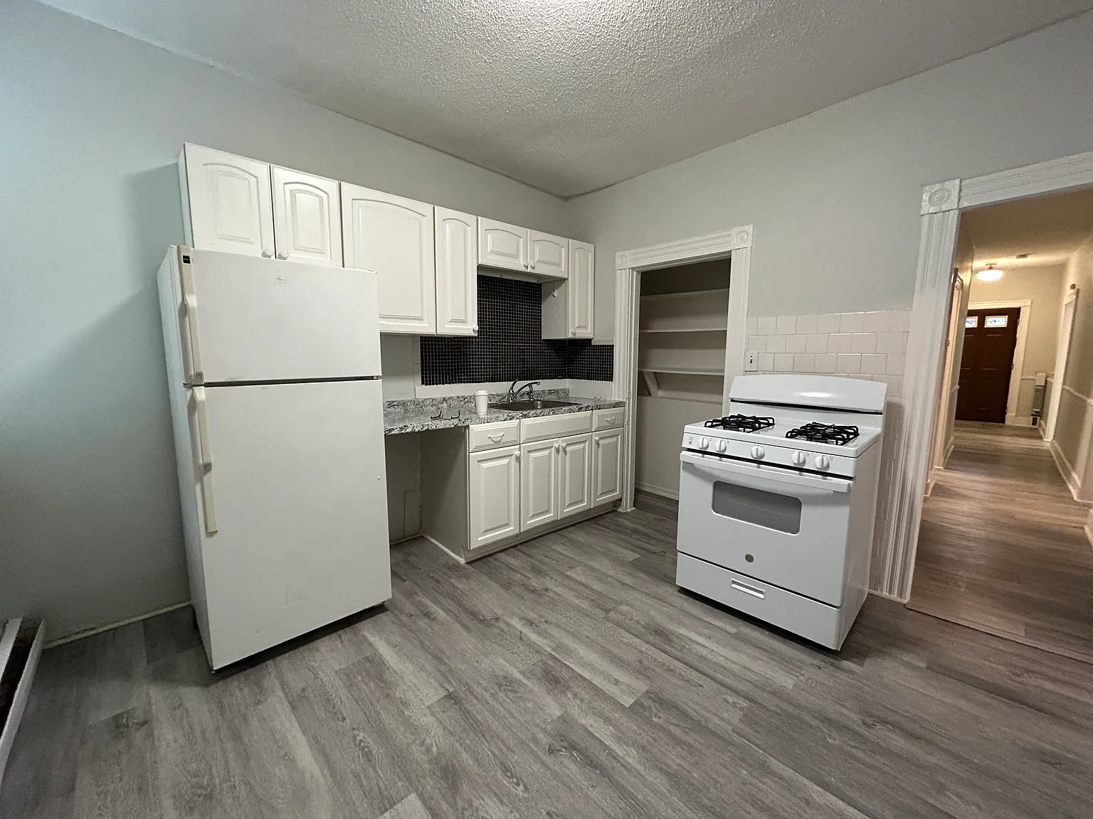 3 bed, 1200 sqft, $950 — Photo 4