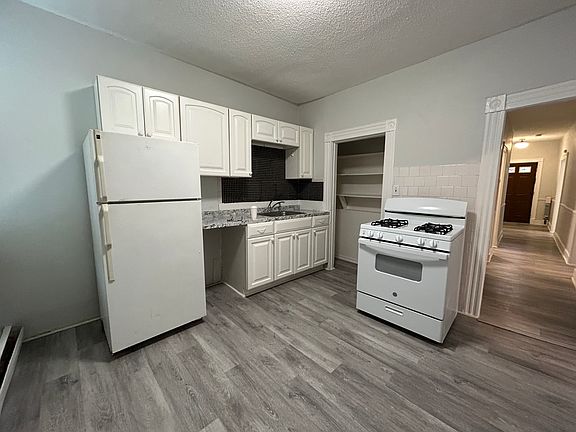 4th image of 8-10 Oakland St #1