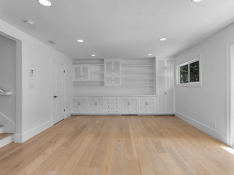 3200 N Poinsettia Ave — Photo 18