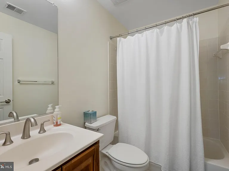 102 Lounsbury Pl — Photo 17