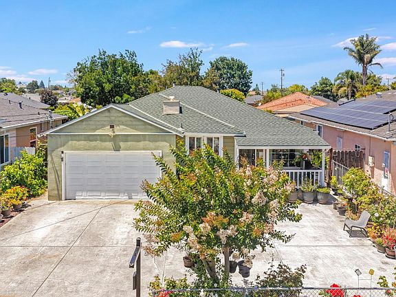2nd image of 123 Gardenia Way