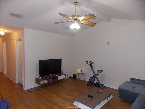 4th image of 933 Sun Meadow St