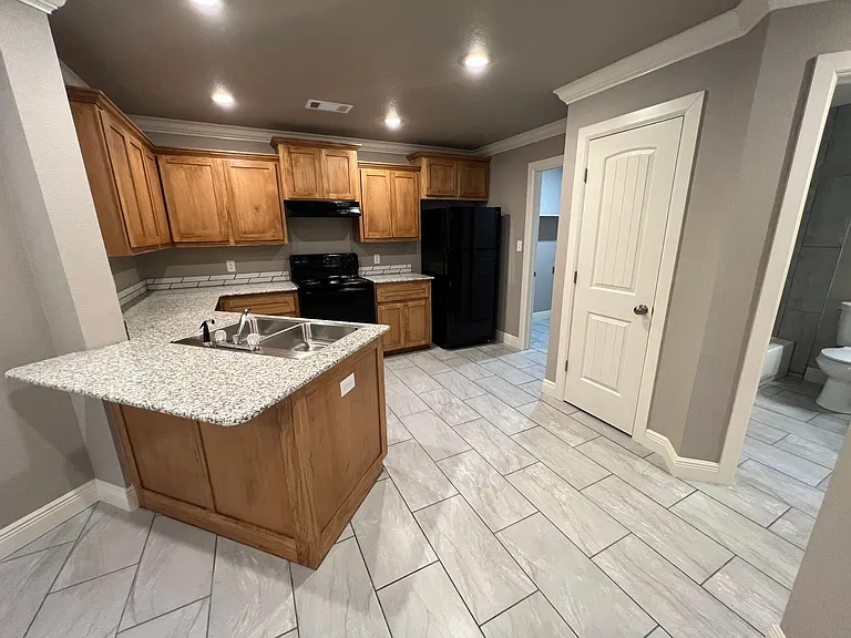 9016-9018 Sandra Way — Photo 16