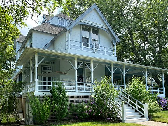 3rd image of 13 Clinton Ave