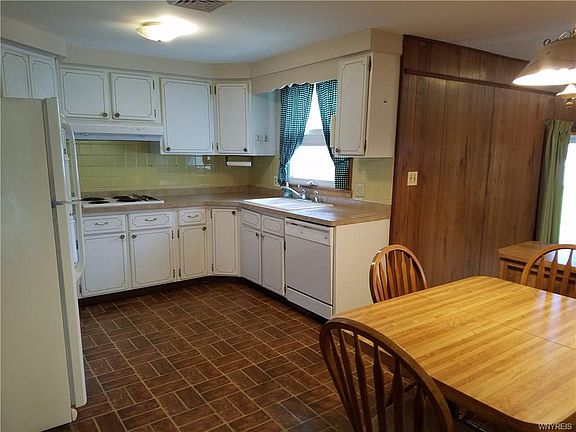 2nd image of 95 Macarthur Dr
