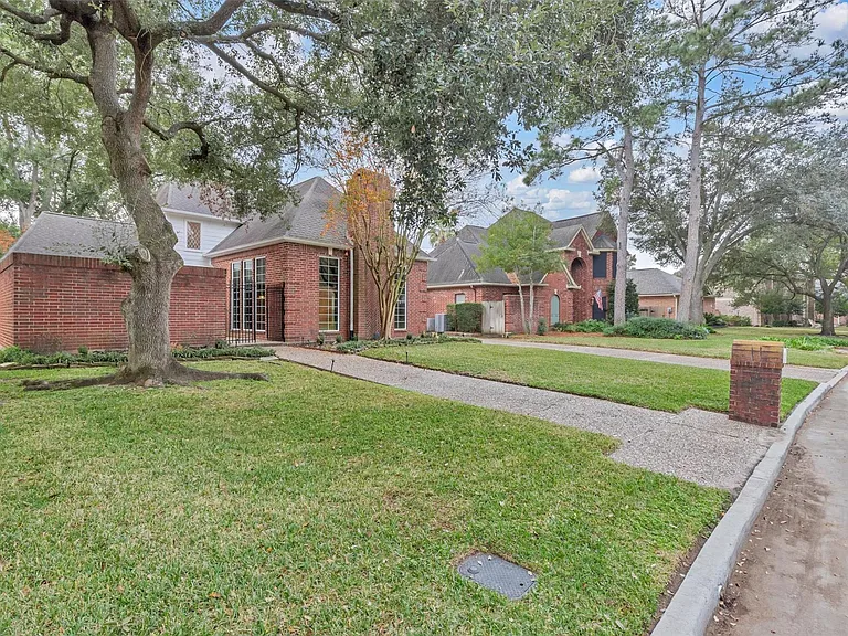 1127 Barkston Dr — Photo 3