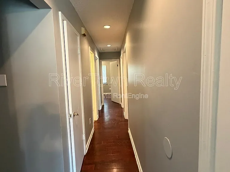 1375 Adelaide St — Photo 6