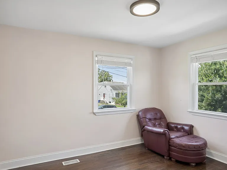 54 Allan Dr — Photo 31