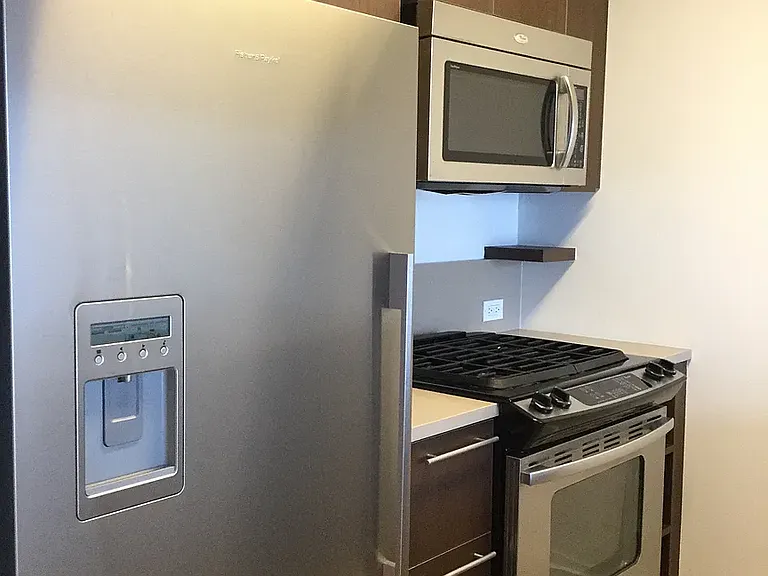 885 6th Ave #10G — Photo 7