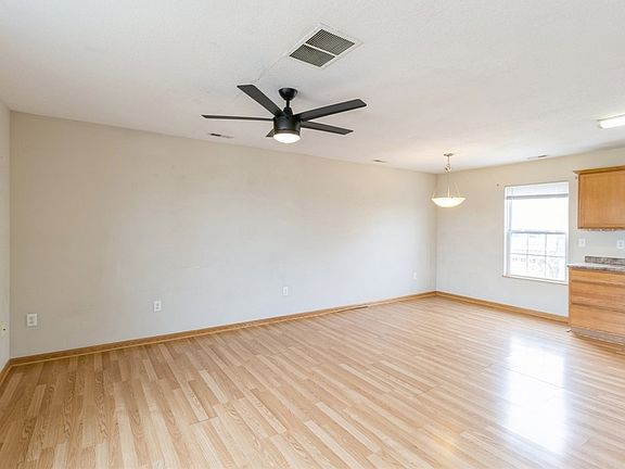 3rd image of 385 NE Satinwood