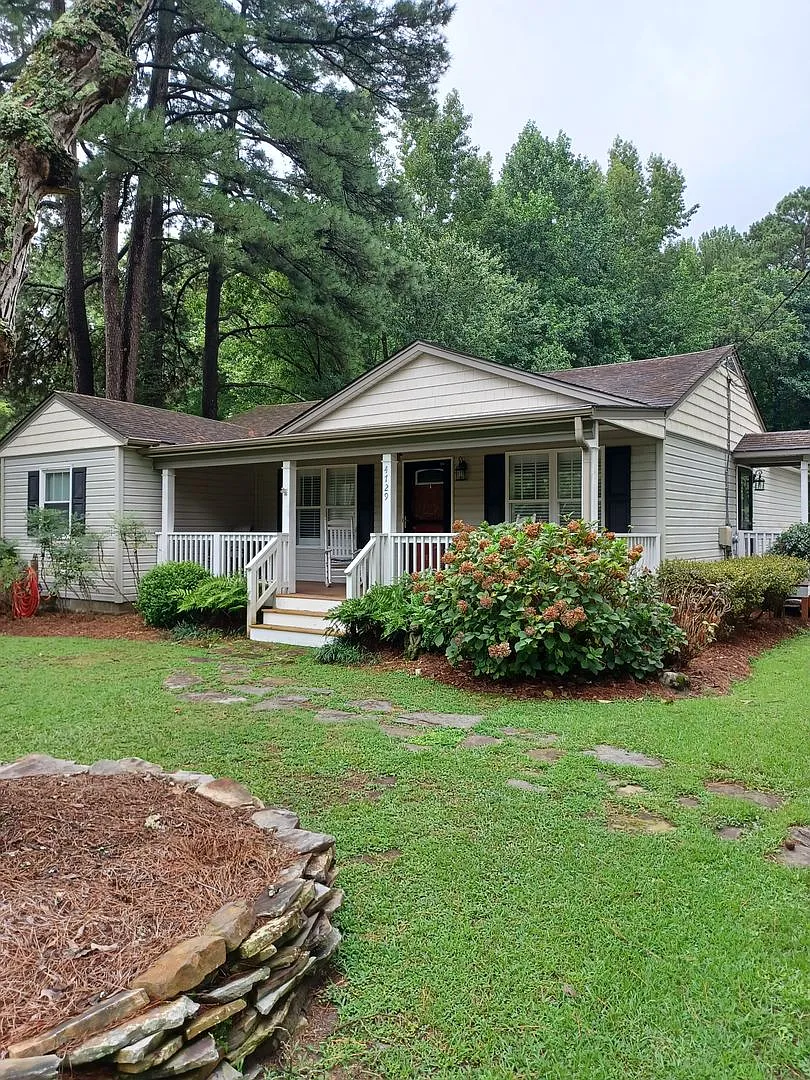 Beautiful home on large lot in Western Branch — Photo 1
