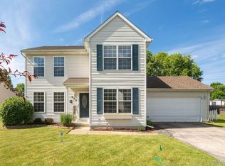 809 Town Trl, Pinckney, MI 48169