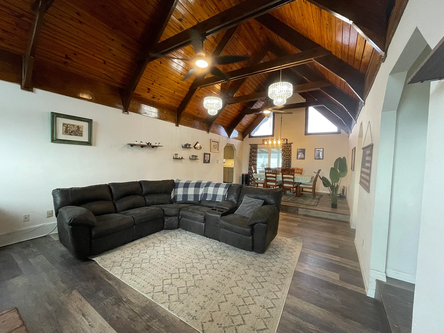 4 bed, 2.0 bath, 1750 sqft, $3,500 — Photo 4