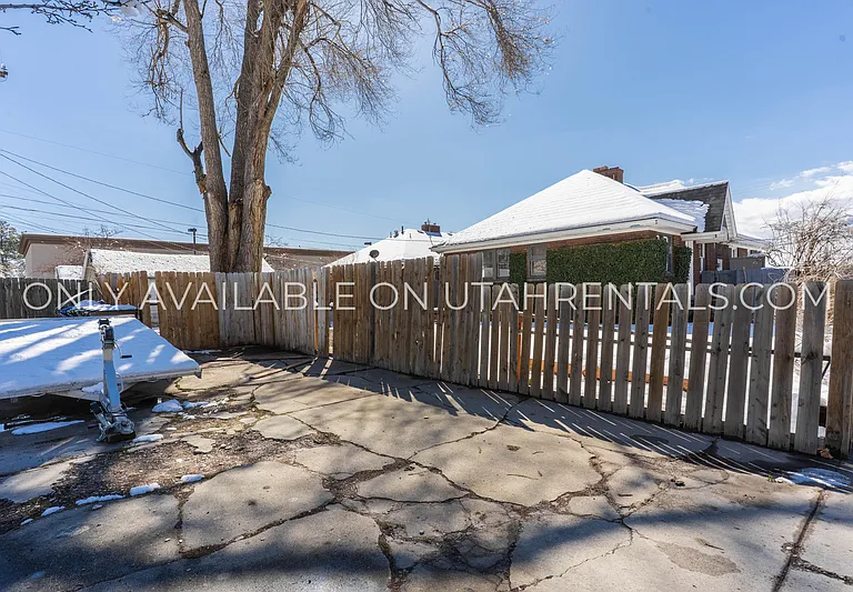 1506 E Redondo Ave — Photo 17