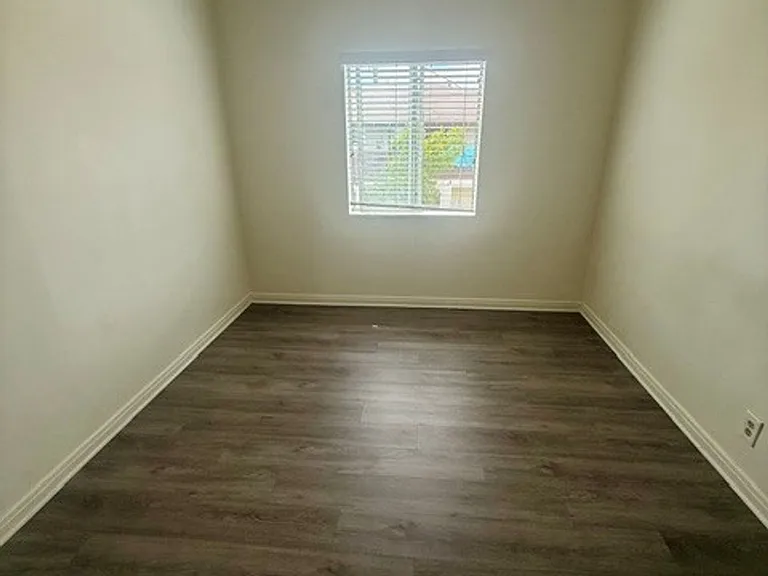 1053-1059 Mira Mar Ave #3751-3753 — Photo 8