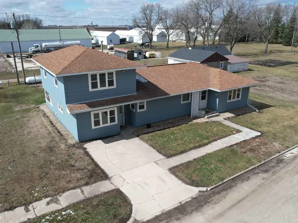 607 3rd St NW, Buffalo Center, IA 50424