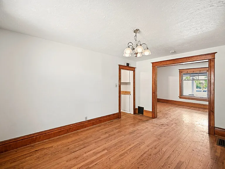 1233 Elizabeth St — Photo 10