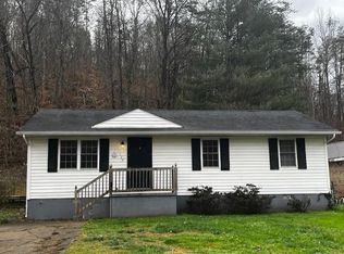 137 Riverside Dr, Wayne, WV 25570