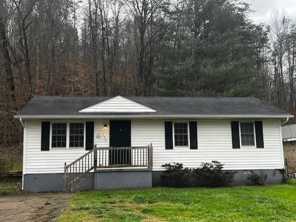 137 Riverside Dr, Wayne, WV 25570