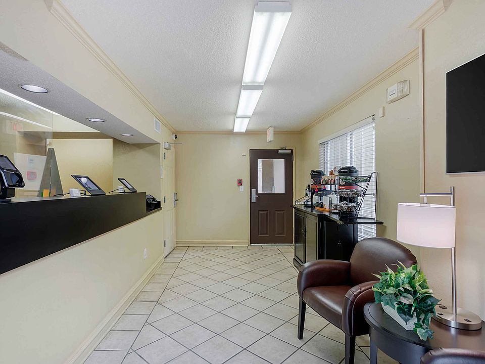 Lobby and Guest Check-in