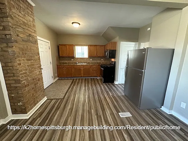 1130 Irwin St — Photo 11