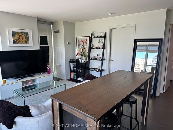 4th image of 170 Fort York Blvd Unit 204