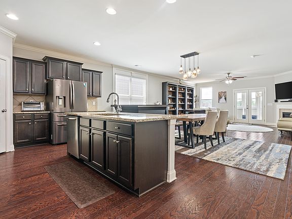 2nd image of 4124 Park Crossings Dr