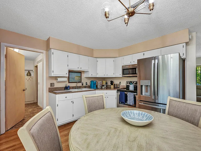 18315 Cortland Ave — Photo 15