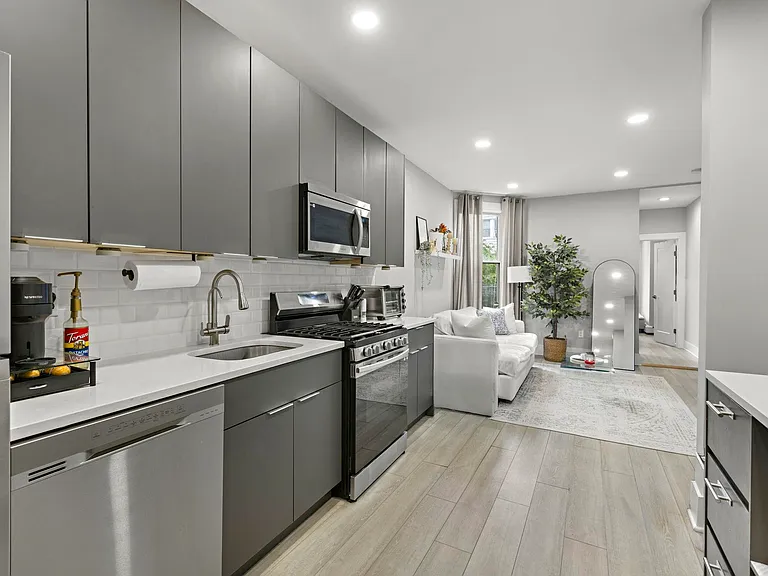 101 Zabriskie St #1 — Photo 1