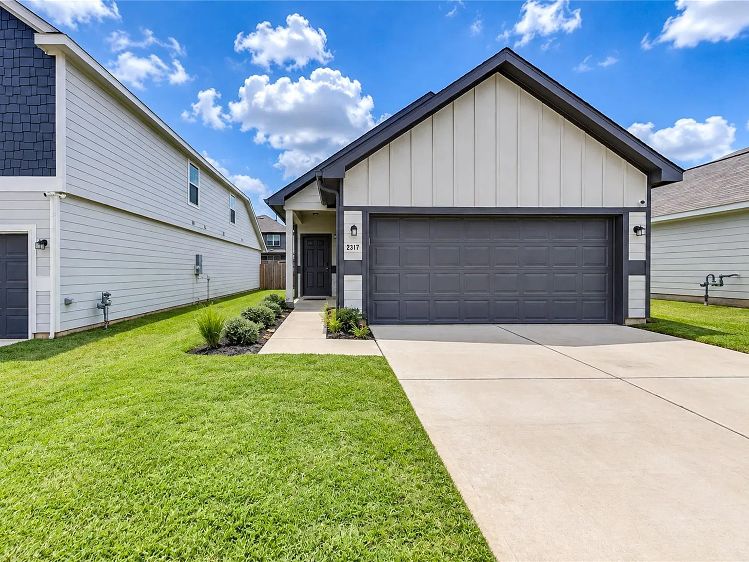 3 bed, 2.0 bath, 1238 sqft, $2,000 — Photo 4