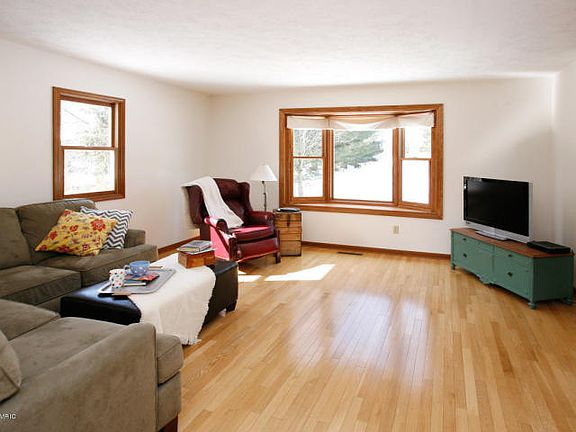 3rd image of 5794 Canton Dr