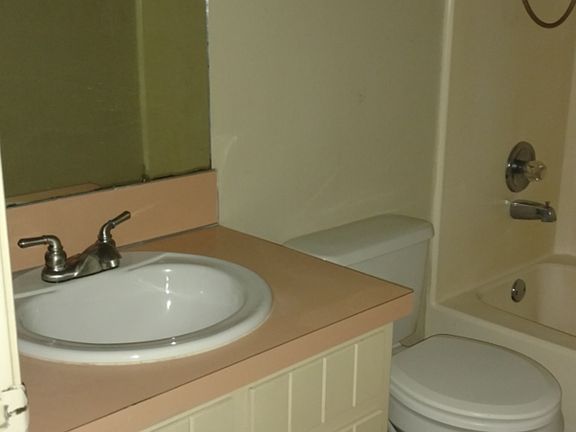 4th image of 410A Cherrie Ave