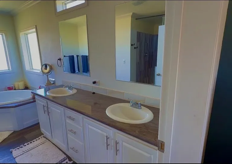 245 Fremont Ln — Photo 4