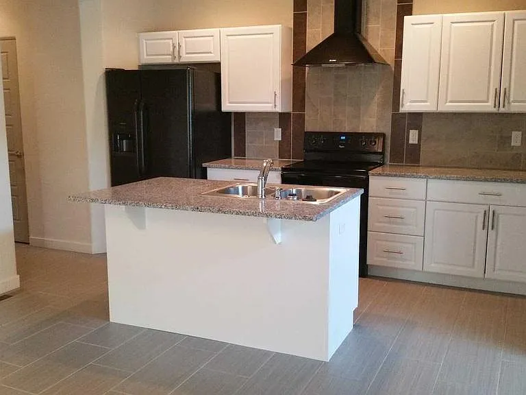 2802 N Leblanc Way — Photo 3