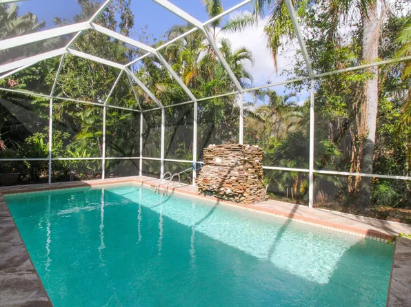 627 Soliel Dr, Naples, FL 34110