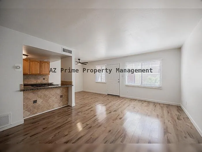 2 bed, 1.0 bath, 904 sqft, $1,895 — Photo 4