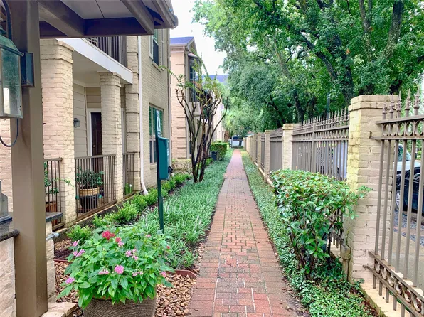 2700 Revere St APT 144, Houston, TX 77098