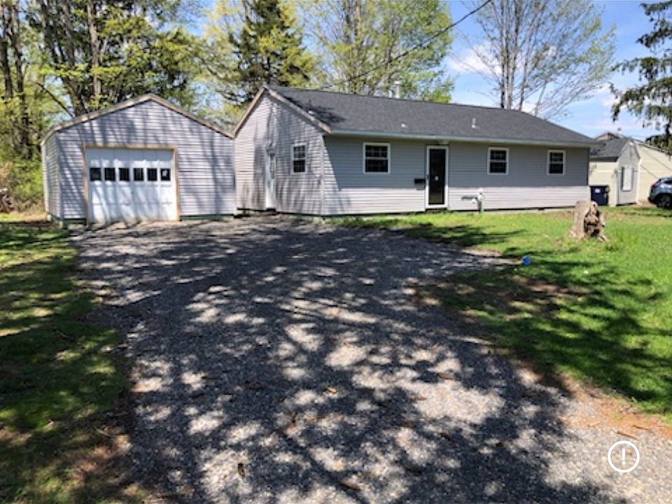 1st image of 9 Arbor Dr