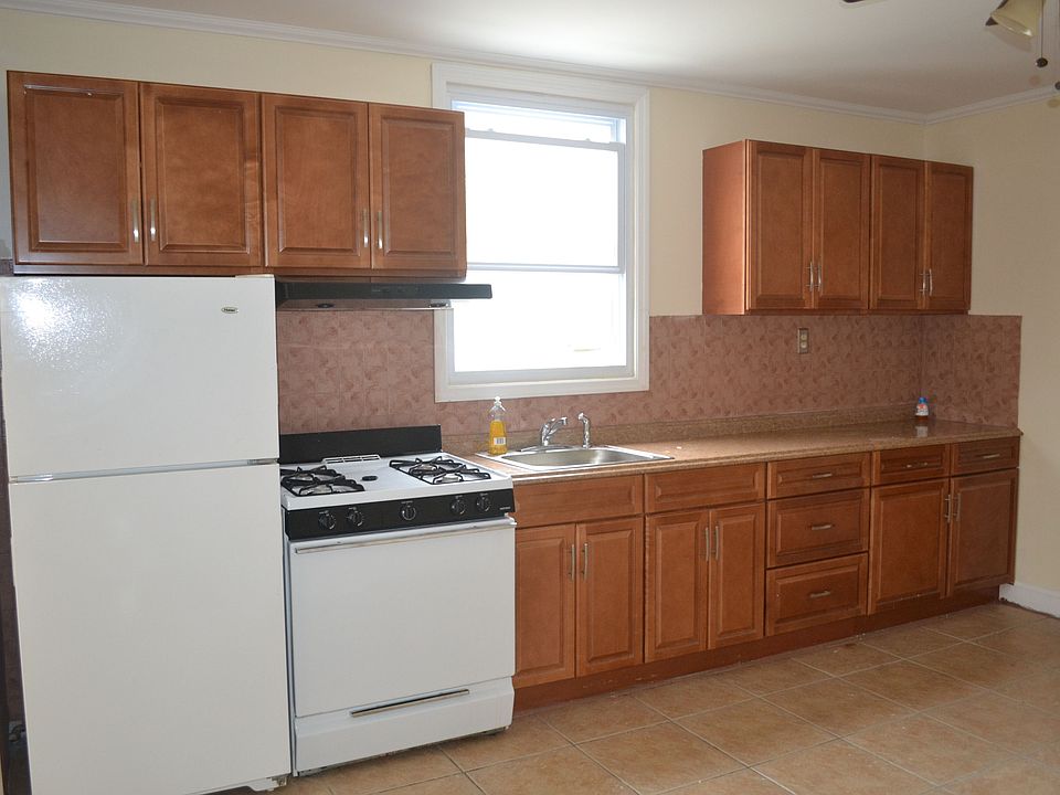 1st image of 19 Jeraldo St