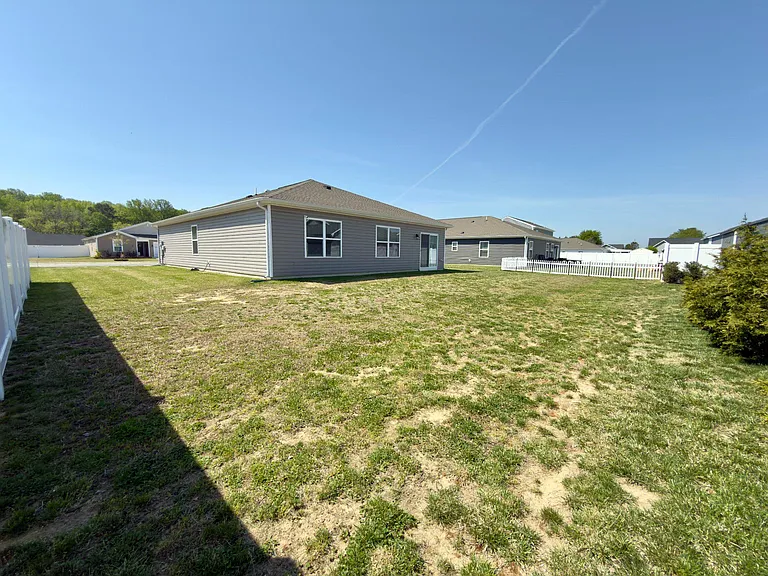 61 New England Dr — Photo 20
