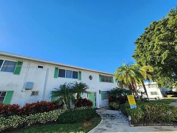 2nd image of 1851 NE 62nd St APT 610