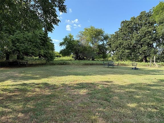 3rd image of 2004 Seven Devils Rd