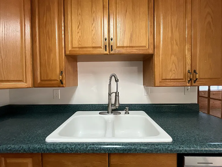 687 SE Barnes Ave — Photo 8