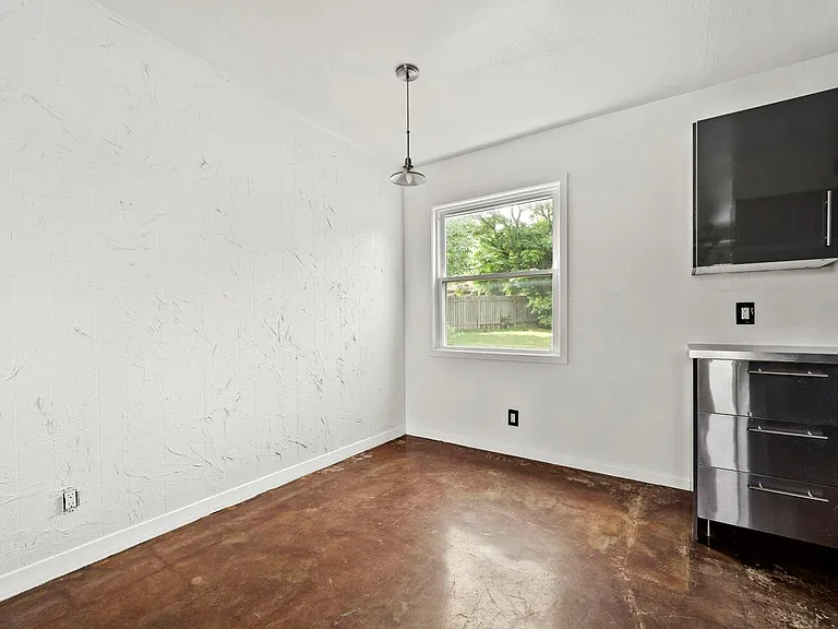 903 Aurora Cir #B — Photo 12