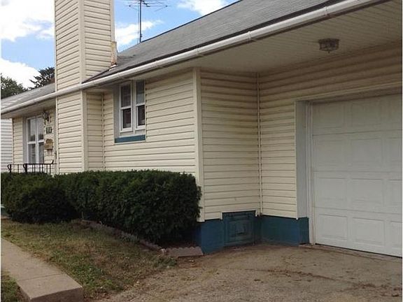 Garage w/ attic for storage