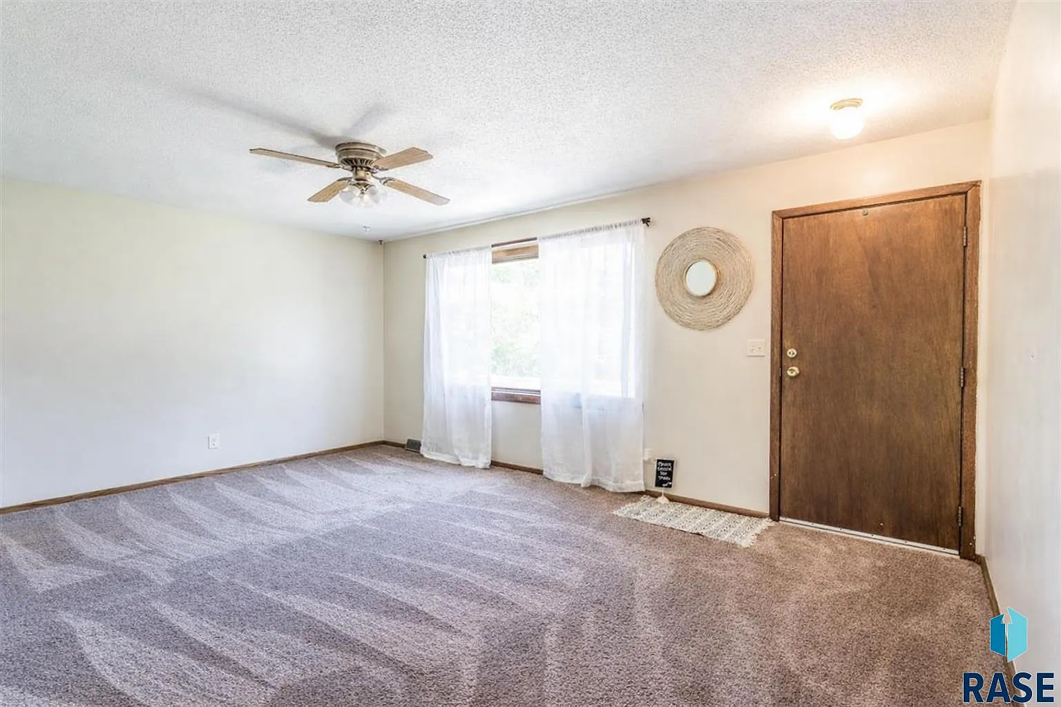 3 bed, 988 sqft, $1,650 — Photo 4