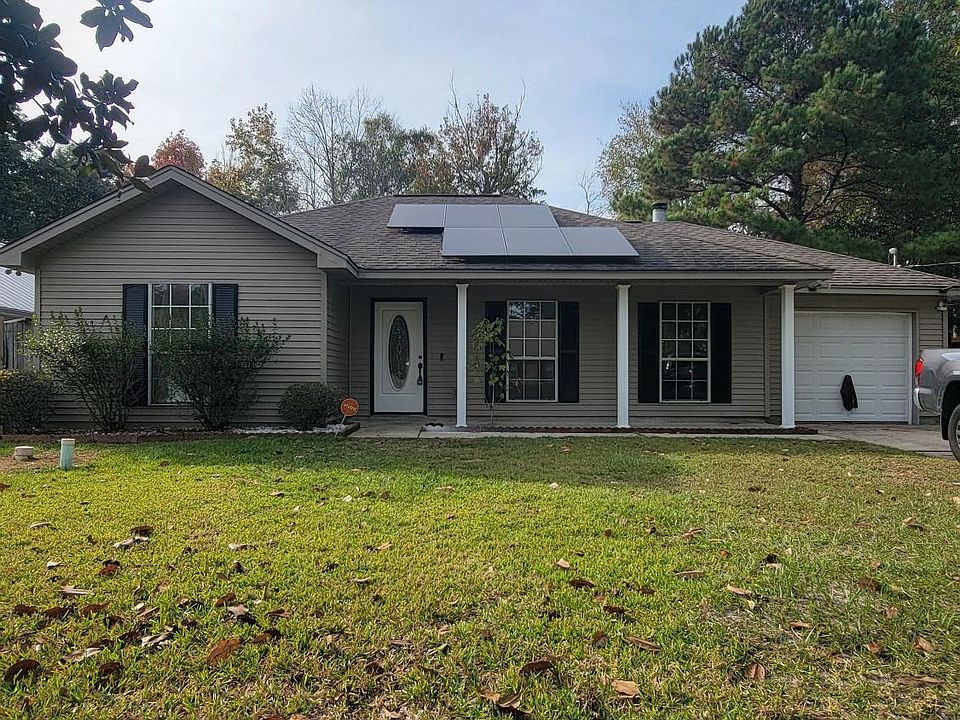 Lovely 3 bed 2 full bath with Solar Panels and a HUGE BACKYARD