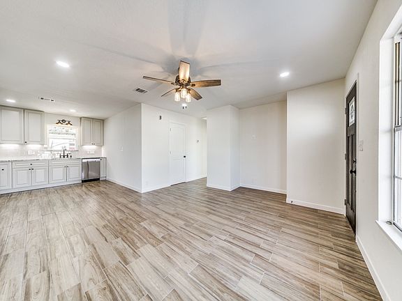 5th image of 813 N Edison St