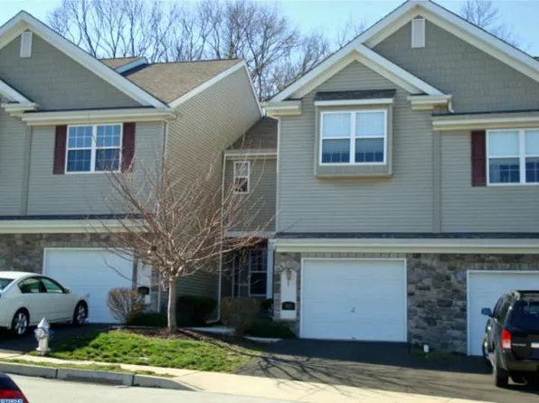 305 Fusilier Ct, Fort Washington, PA 19034